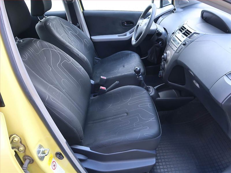 Toyota Yaris (2009) 1.33 Dual VVT-i - fotka 9 z 16