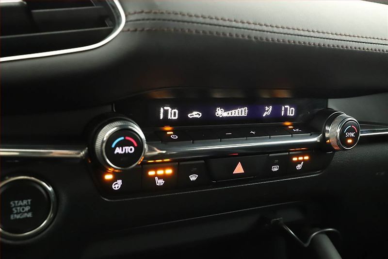 Mazda 3 (2021) 2.0 e-Skyactiv X - fotka 12 z 15