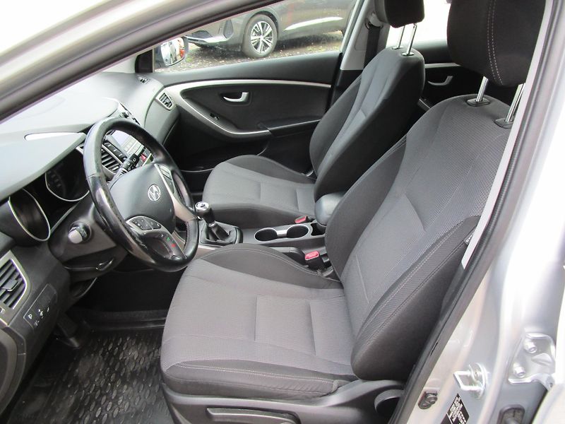 Hyundai i30 1,6-88KW-KOUPEN V ČR-1.MAJITEL - fotka 7 z 13