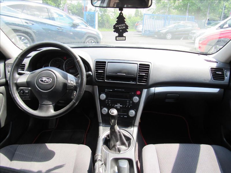 Subaru Legacy 2,0 R 121kW 4x4 - fotka 11 z 33