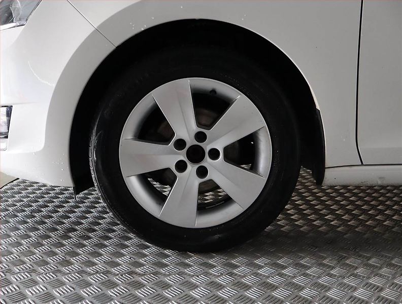 Škoda Rapid (2019) 1.0 TSI, Park. senzory - fotka 14 z 17