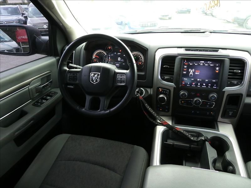 RAM 1500 5,7 HEMI Bighorn 295kW AT8 - fotka 21 z 35