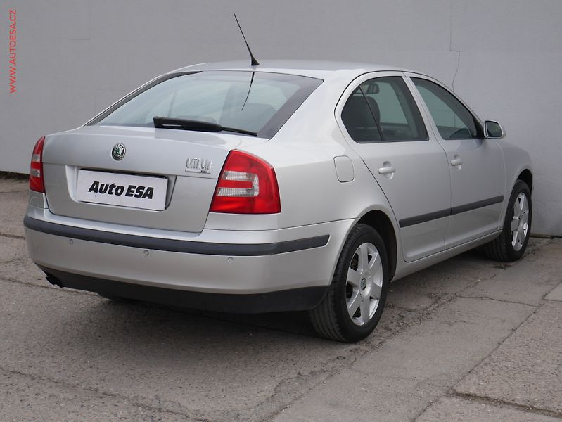 Škoda Octavia (2006) 2.0 FSI, nez.topení - fotka 6 z 20