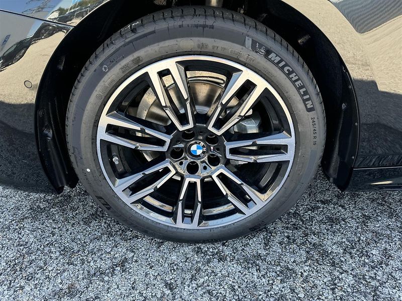 BMW Řada 5 520d xDrive Sedan - fotka 8 z 15