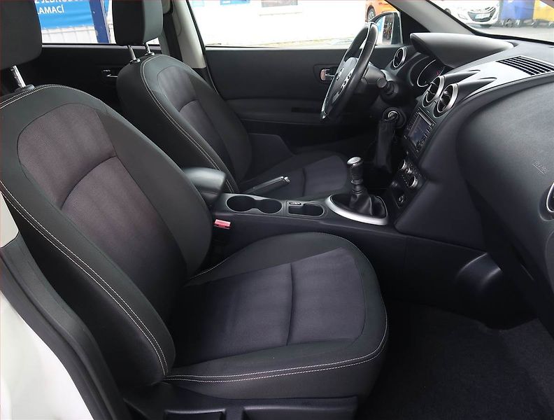 Nissan Qashqai (2013) 1.6 dCi, Serv.kniha, Navi - fotka 9 z 19