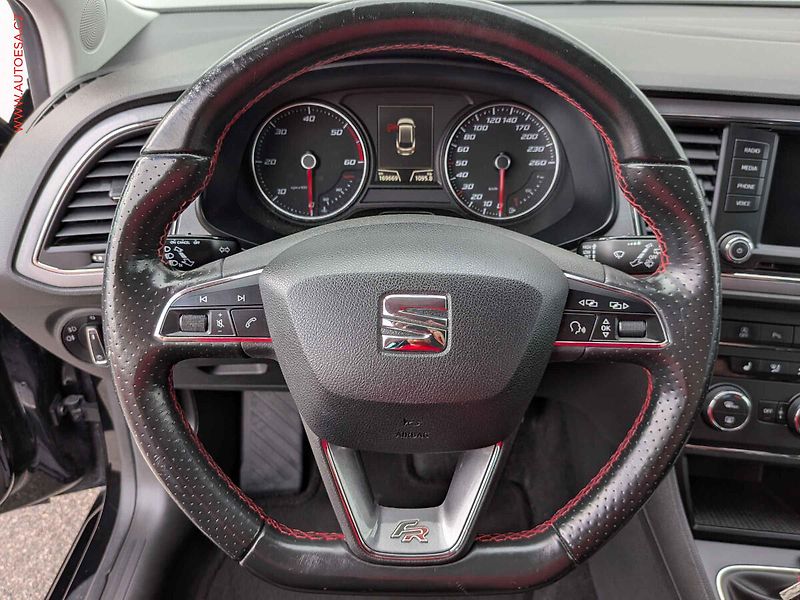 Seat Leon (2015) 2.0 TDi, FR, LED, navi - fotka 12 z 17