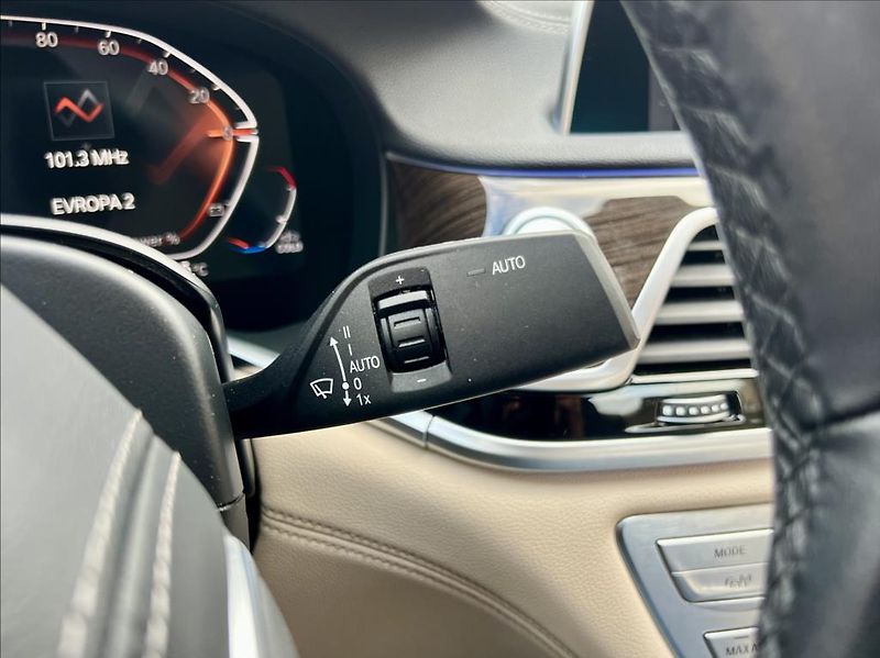 BMW Řada 7 3,0 730d xDrive záruka 2027 - fotka 26 z 61