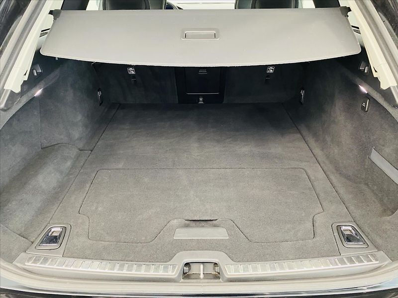 Volvo V90 B4 AWD Cross Country - fotka 21 z 25