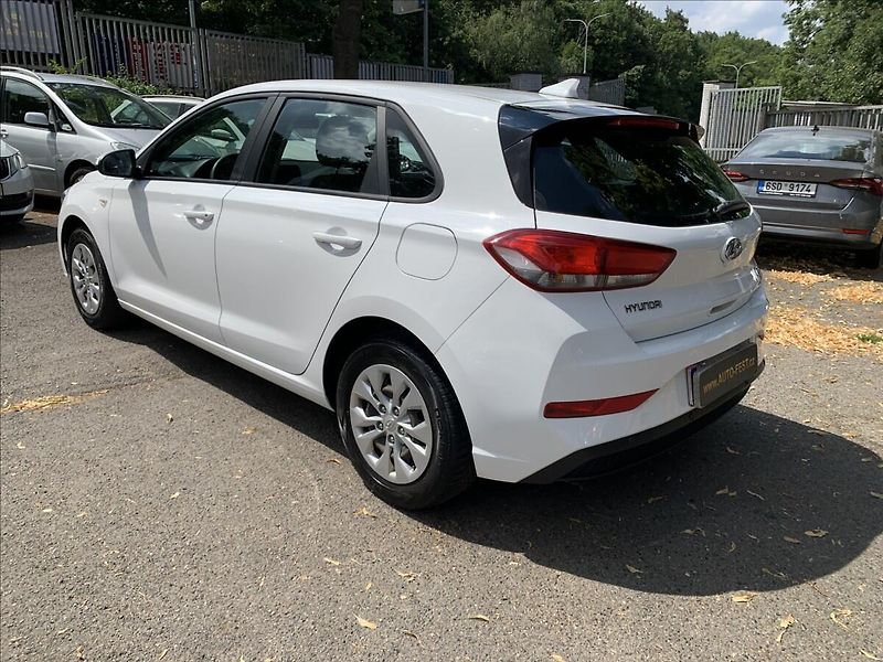 Hyundai i30 1,5 i,ČR,SERVISKA,1.MAJ - fotka 6 z 20