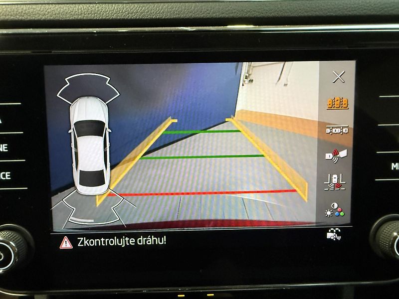 Škoda Superb 2.0 TDI 110kW Style DSG - fotka 8 z 15