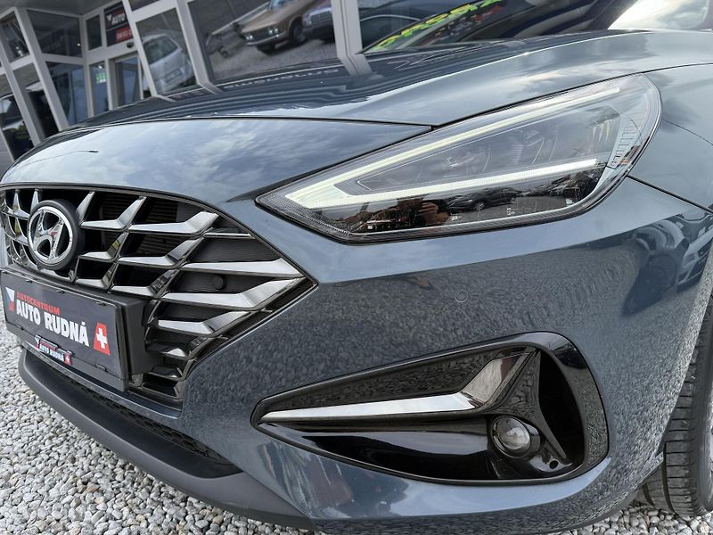 Hyundai i30 1,5 T-GDI DCT Smart Automat ČR - fotka 3 z 40