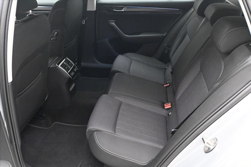 Škoda Superb 2,0 TDI 110 kW DSG Style Záruk - fotka 14 z 33