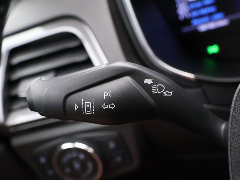 Ford Mondeo 2,0 Hybrid iCVT 103kW Vignale - fotka 20 z 35