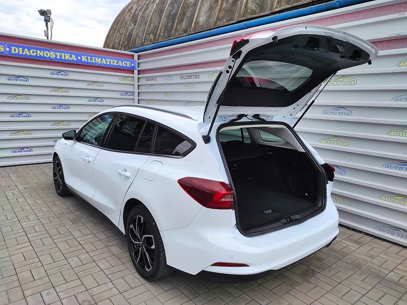 Ford Focus 1.0 EcoBoost mHev 114kw AT - fotka 5 z 44