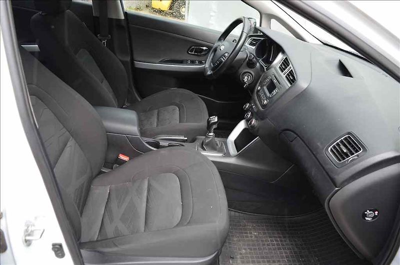 Kia Ceed (2015) COMBI 1,6 - fotka 14 z 19