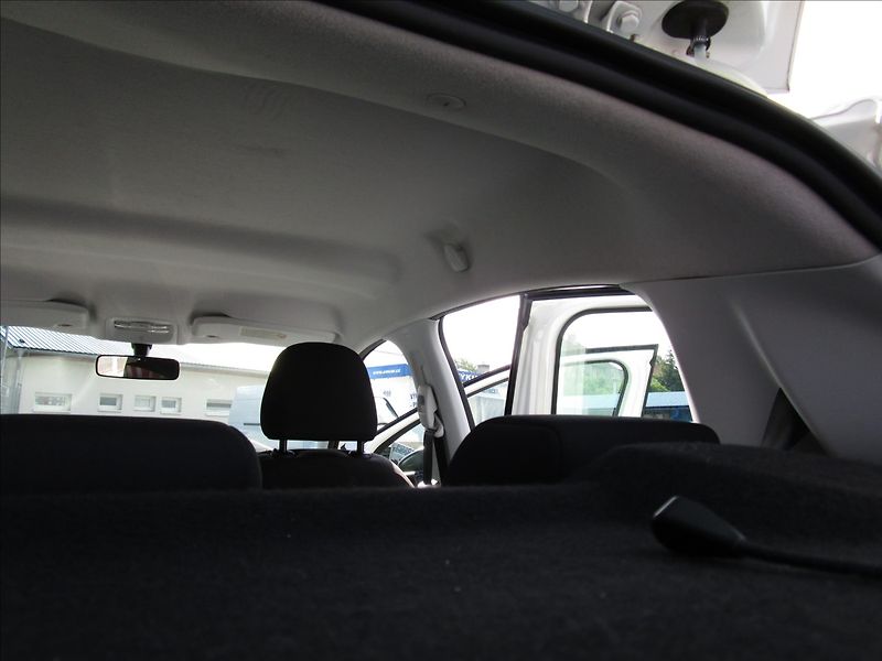 Peugeot 208 1.0i - fotka 37 z 40