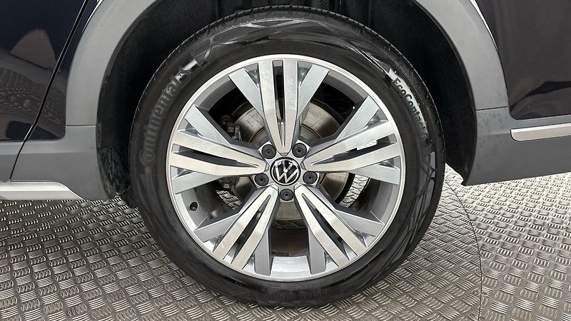 Volkswagen Passat 2.0 TDI DSG 4MOTION Alltrack - fotka 19 z 30