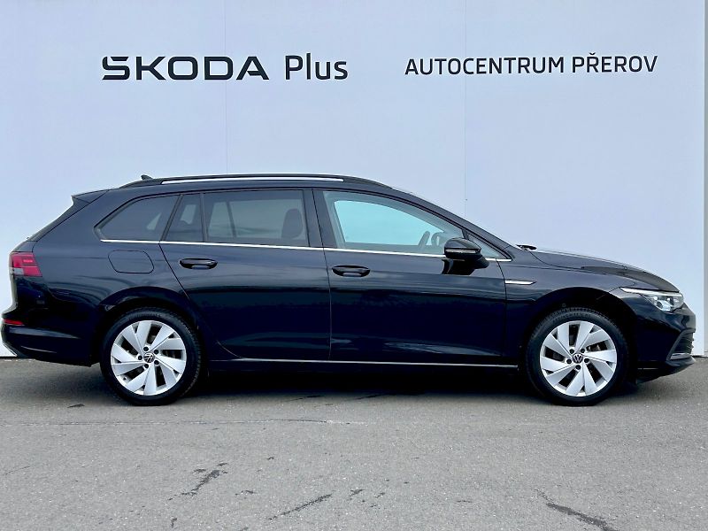 Volkswagen Golf (2023) 1.5 TSI 110kW Style - fotka 32 z 35