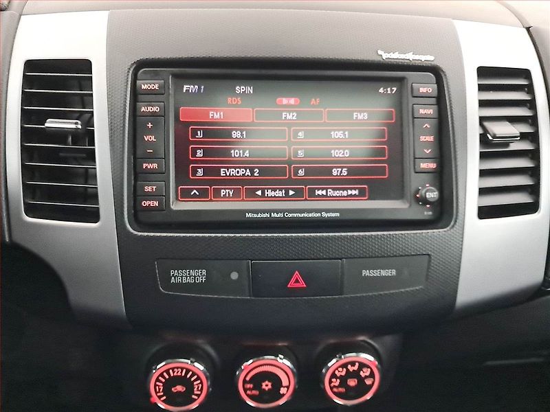 Mitsubishi Outlander (2011) 2.2 DI-D, 7 míst, Navi - fotka 12 z 17