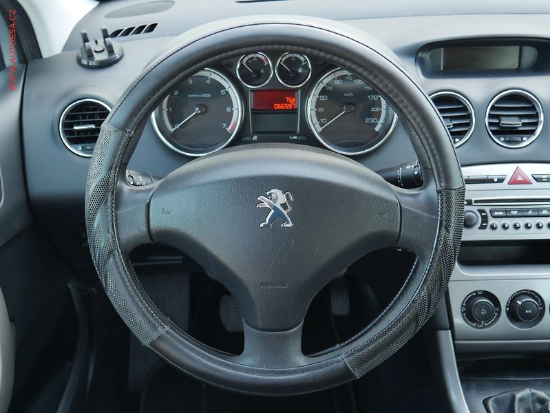 Peugeot 308 (2012) 1.4 VTi, 2.maj,ČR, Access - fotka 11 z 19