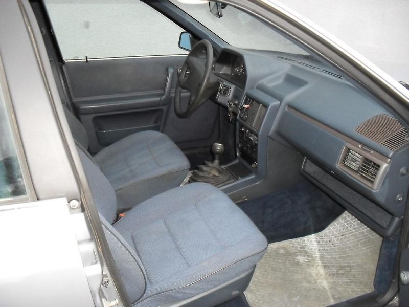 Audi 100 2,3 E 100Kw Velmi zachovalá!! - fotka 16 z 21