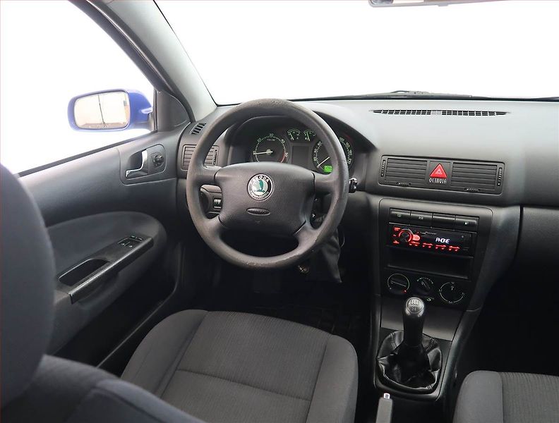 Škoda Octavia (2009) 1.9 TDI , ČR,1.maj - fotka 7 z 15