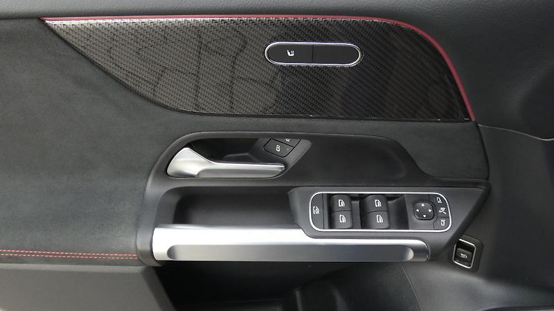 Mercedes-Benz GLB 35 4MATIC AMG - fotka 9 z 23