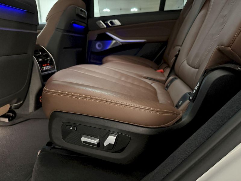 BMW X7 xDrive30d M-Sport Laser FULL - fotka 26 z 53