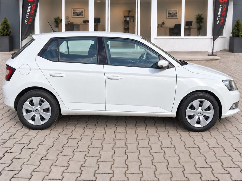 Škoda Fabia (2015) 1.2TSI 66kW -1.MAJITEL - fotka 9 z 42