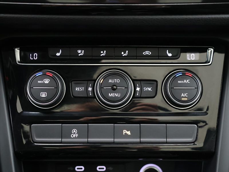 Volkswagen Touran 2,0 TDI DSG Highline 7Míst DPH - fotka 28 z 41