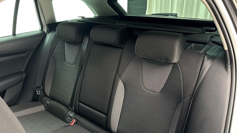 Škoda Octavia 2.0 TDI Ambition Combi - fotka 16 z 27