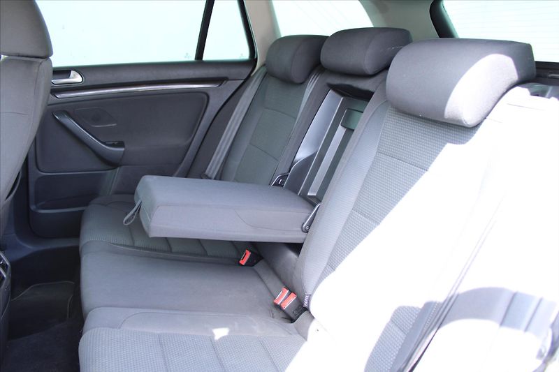 Volkswagen Golf 2.0 TDI 103kW HIGHLINE NAVI - fotka 10 z 20