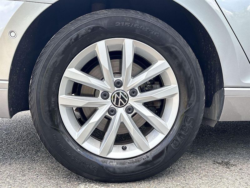 Volkswagen Passat (2023) Variant 1.5 TSI Business - fotka 23 z 26