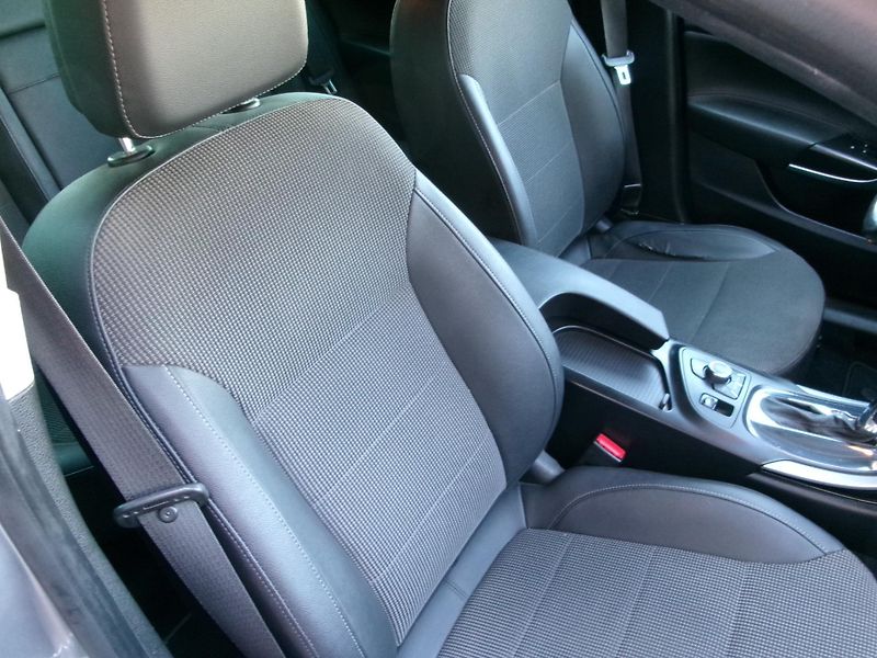 Opel Insignia (2012) 2,0CDTi AC NAVI TEMP AUT - fotka 19 z 28