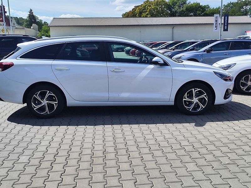 Hyundai i30 1.0 T-GDI/88kW Smart Navi DCT - fotka 4 z 33