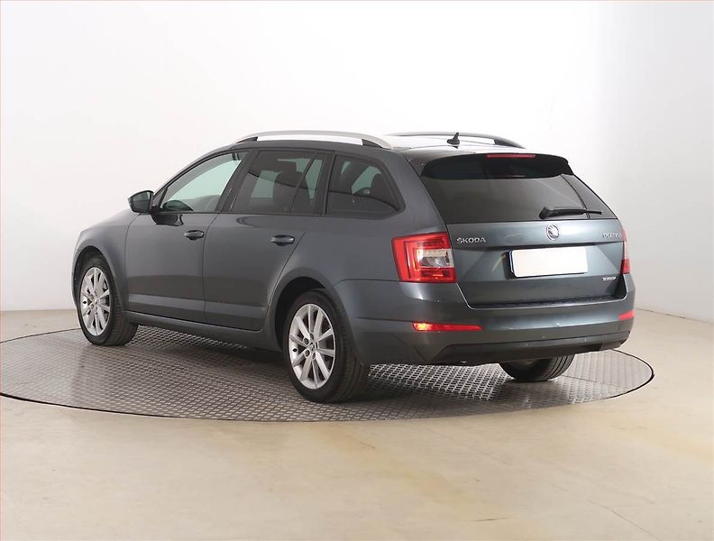 Škoda Octavia (2014) 1.6 TDI, Navi, Xenony - fotka 4 z 19