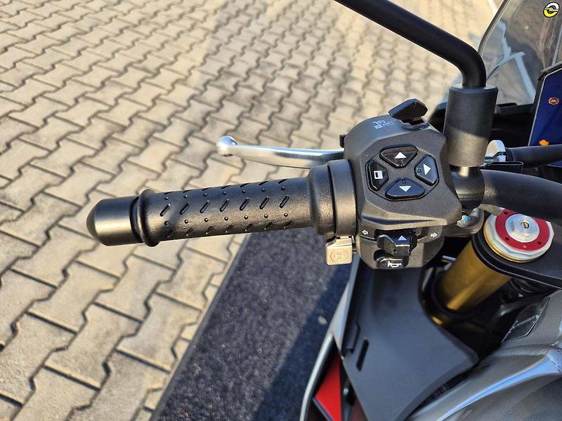 Aprilia Tuono V4 1100 RR (2024) E5 - AKČNÍ CENA - fotka 35 z 38
