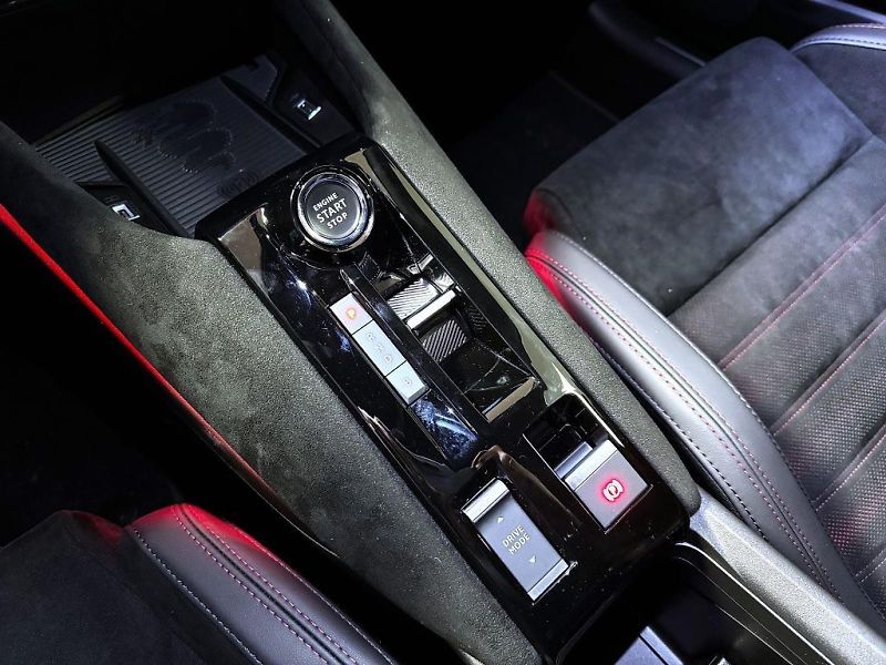 Alfa Romeo Junior (2025) Veloce 280k Elettrica 54 kWh * - fotka 17 z 22