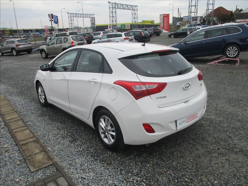 Hyundai i30 1,6 i 16v, klima,s.kn. Zamluve - fotka 6 z 34