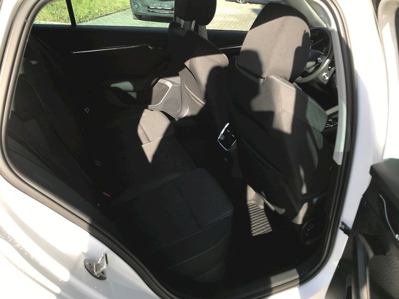 Škoda Octavia (2024) COM M-HEV STY PLUS TS110/1.5A7 - fotka 11 z 27
