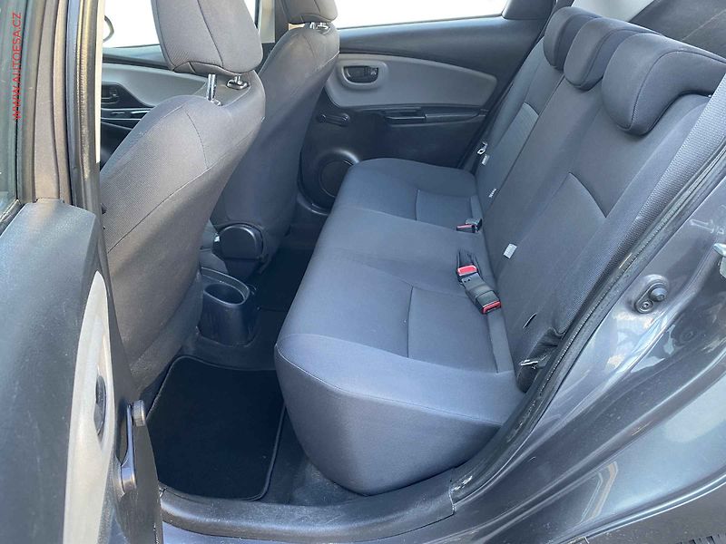 Toyota Yaris (2016) 1.0VVT-i, AC - fotka 10 z 16