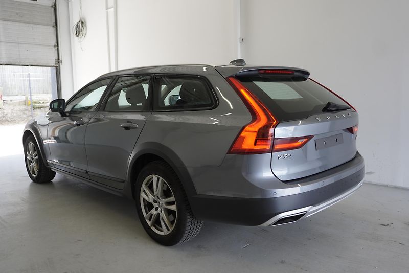 Volvo V60 CROSS COUNTRY  2,0 D4 AWD AUT. - fotka 7 z 29