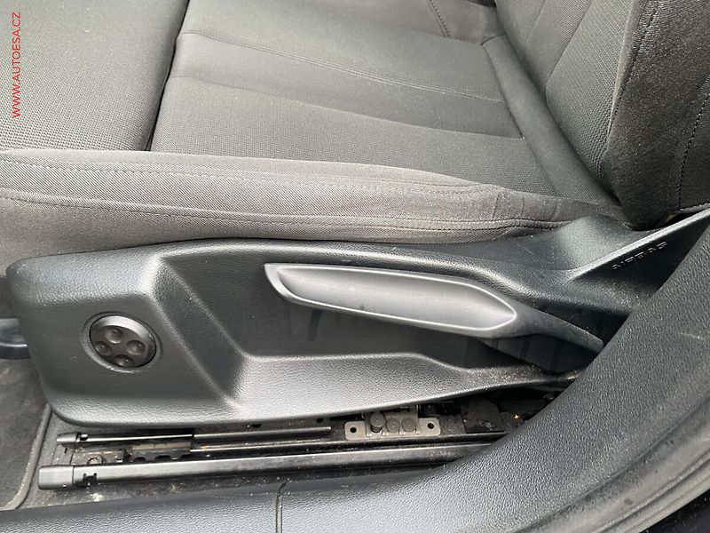Audi A4 (2017) 2.0 TDi, Bixen, navi - fotka 15 z 19