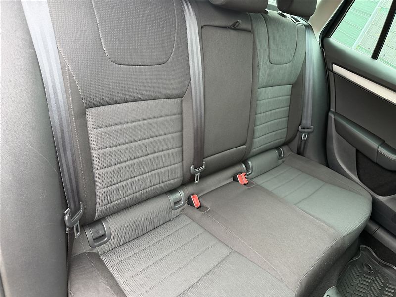 Škoda Octavia III 1.6 TDI Elegance 4x4 - fotka 16 z 19