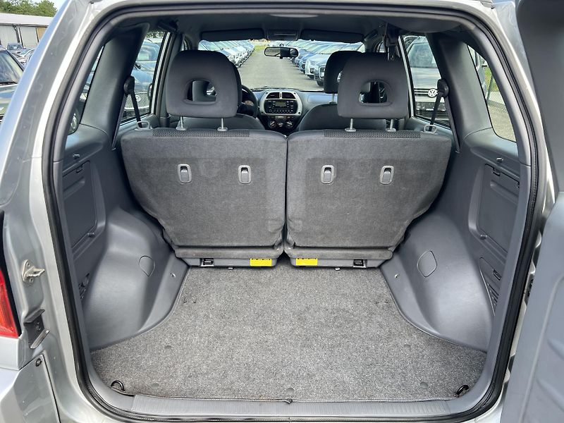 Toyota RAV4 2.0 D-4D 4x4 KLIMATIZACE ALU  - fotka 21 z 33