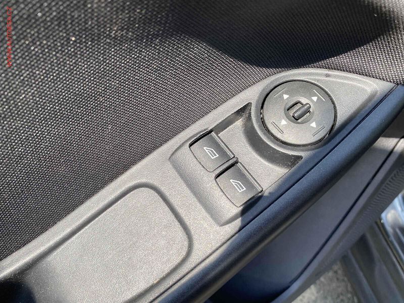Ford Focus (2016) 1.0 EB, Trend, navi, stř. - fotka 13 z 17