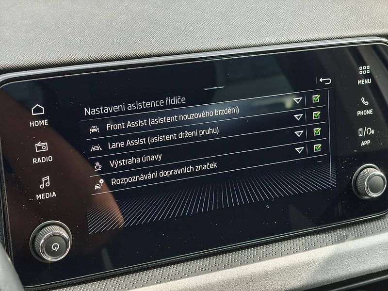Škoda Scala Top Selection 6MP 1,0TSI - fotka 16 z 22