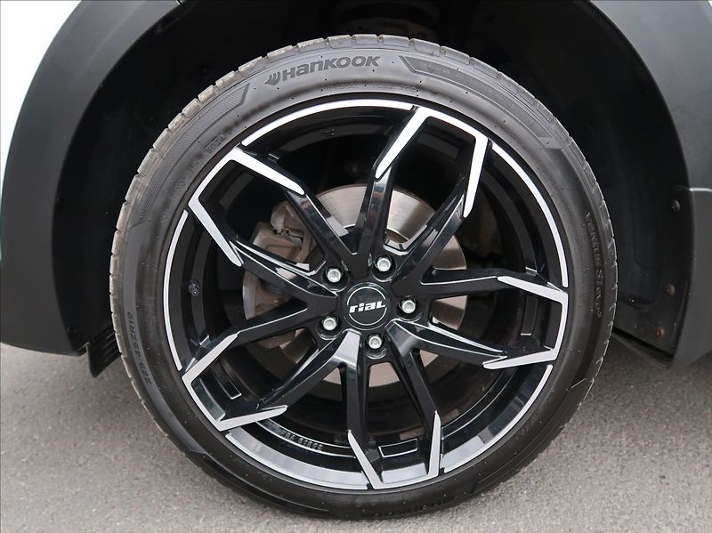 Hyundai Tucson 1,7 CRDi,85kW,1majČR,navi,tažn - fotka 24 z 27