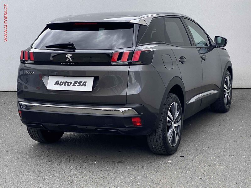 Peugeot 3008 (2023) 1.2 PT, Allure, LED, navi - fotka 4 z 17