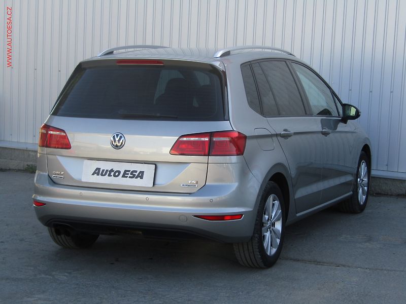 Volkswagen Golf Sportsvan (2015) 1.4TSi, ČR, DSG, bixen, kamea - fotka 4 z 17
